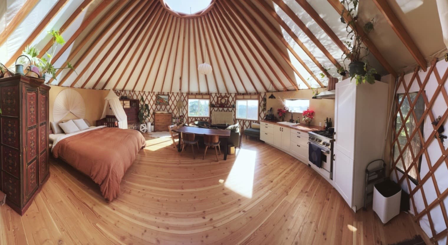 Yurt - Kitchen + Bedroom — photo 2