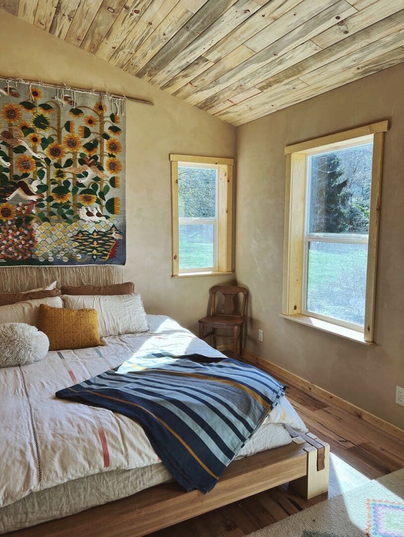 Cabin Bedroom — photo 4