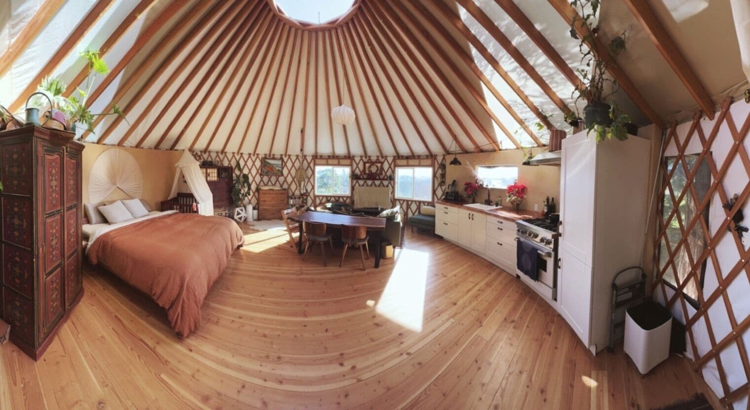 Yurt - Kitchen + Bedroom — photo 4