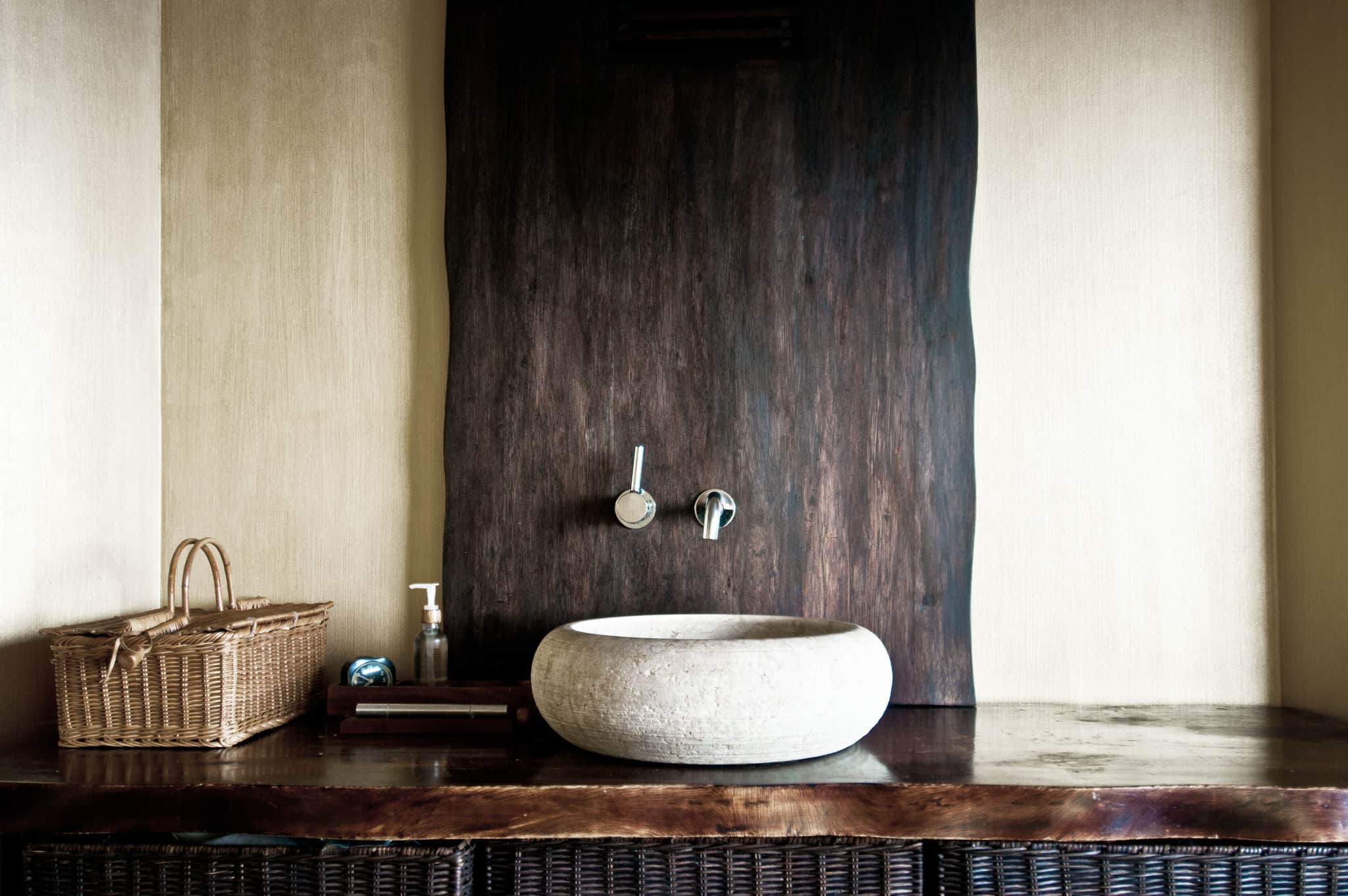 Natural plaster bathroom