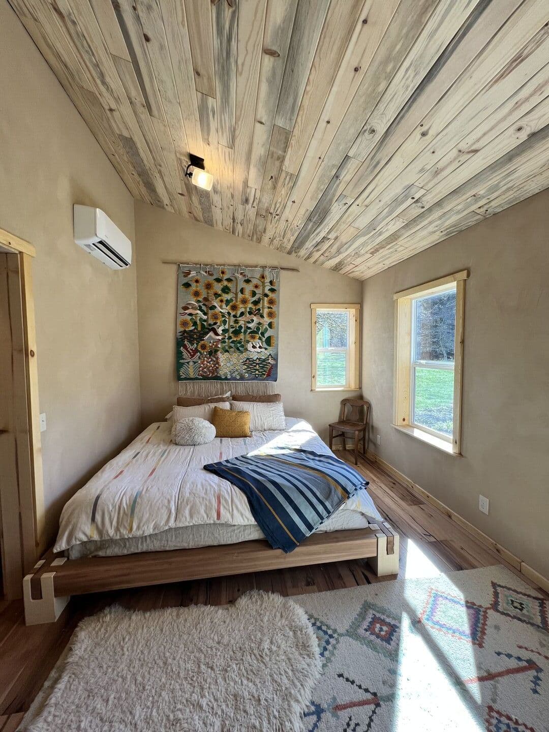 Cabin Bedroom — photo 3